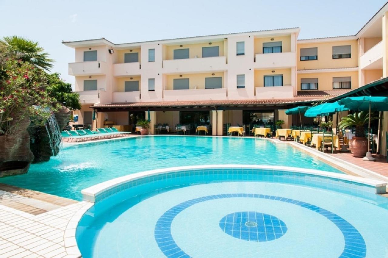 Le Residenze Del Golfo Di Orosei 아파트 호텔 외부 사진
